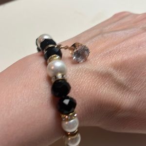 Br10. Black beads and faux pearl bracelet.